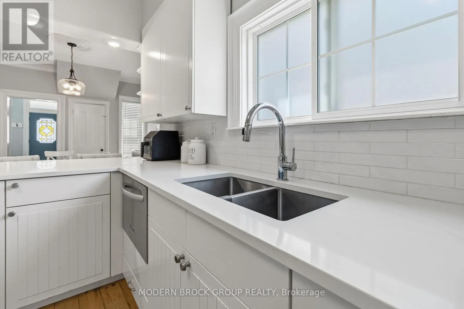 254 KING STREET E
