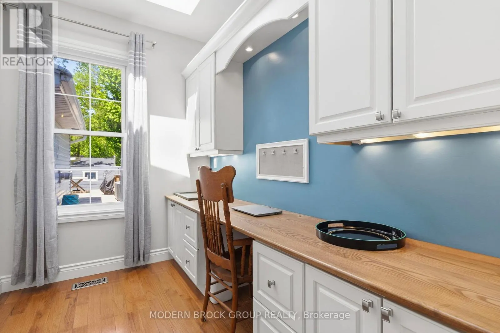 254 KING STREET E