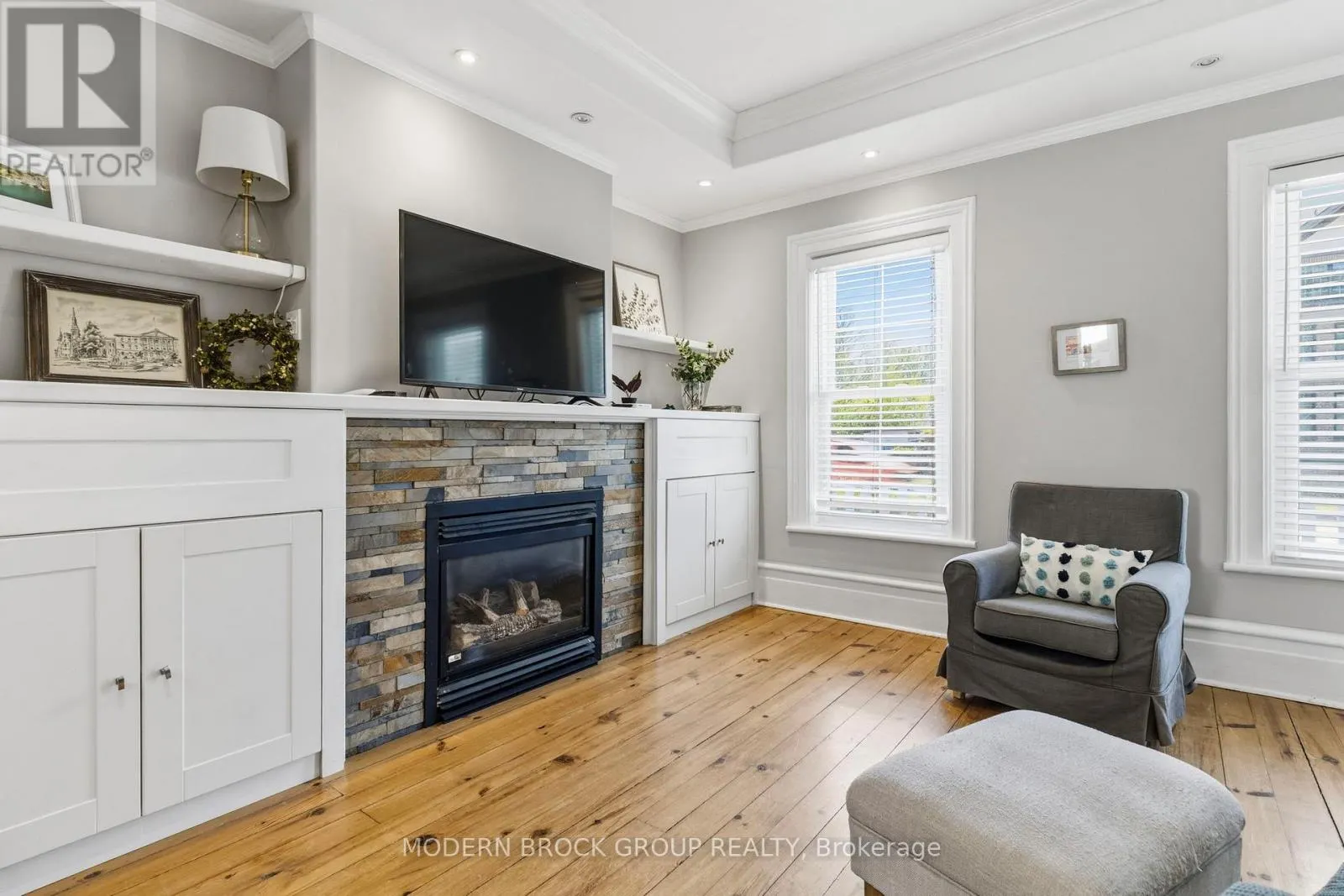 254 KING STREET E