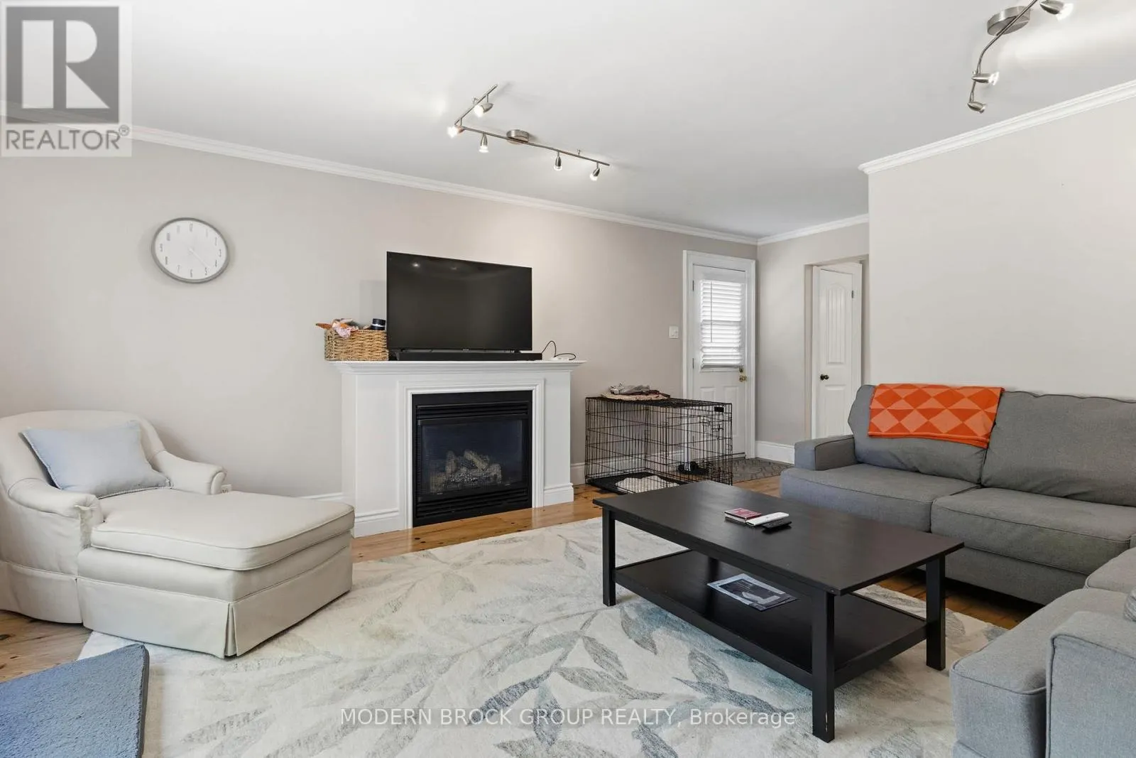254 KING STREET E