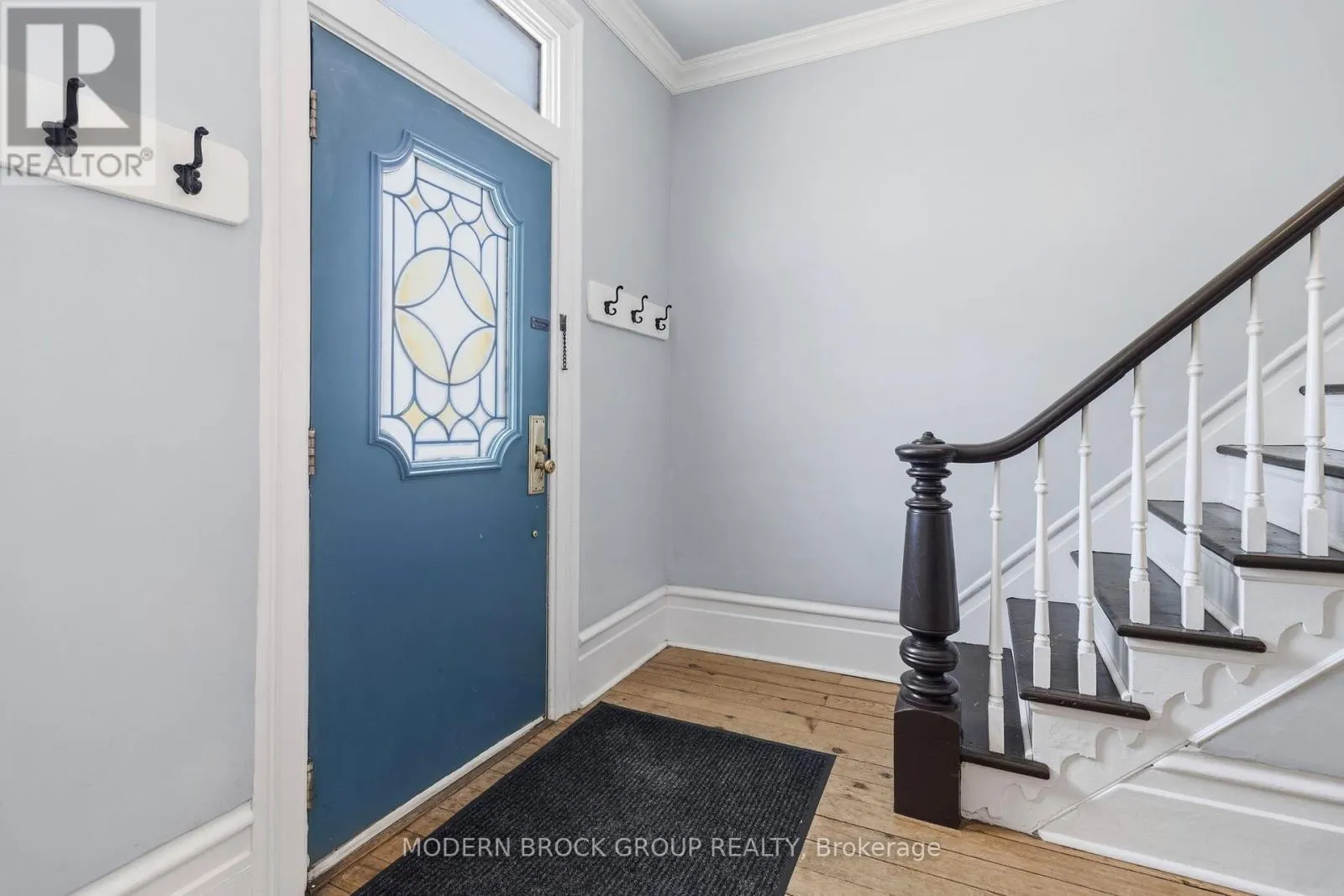254 KING STREET E