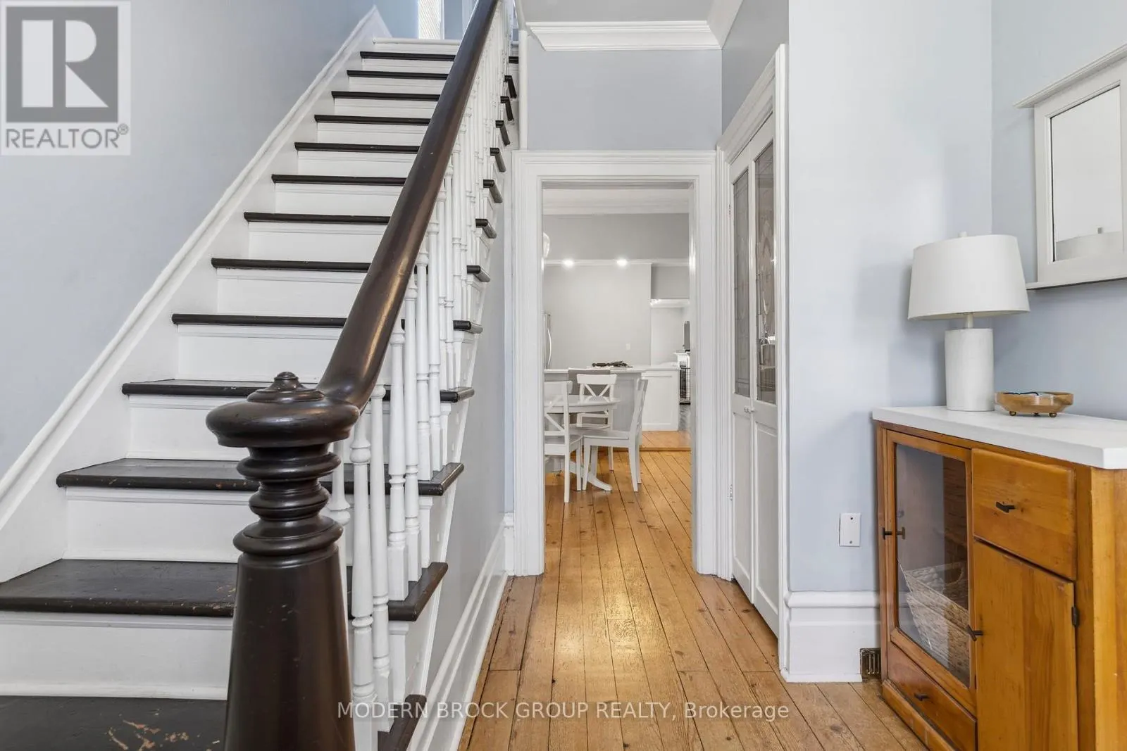254 KING STREET E