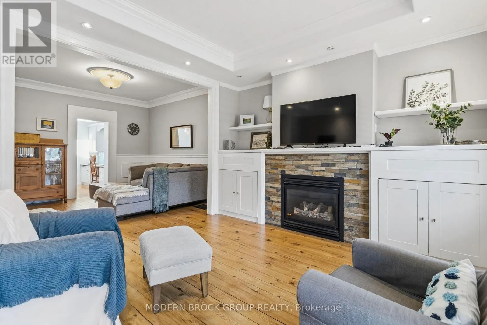 254 KING STREET E