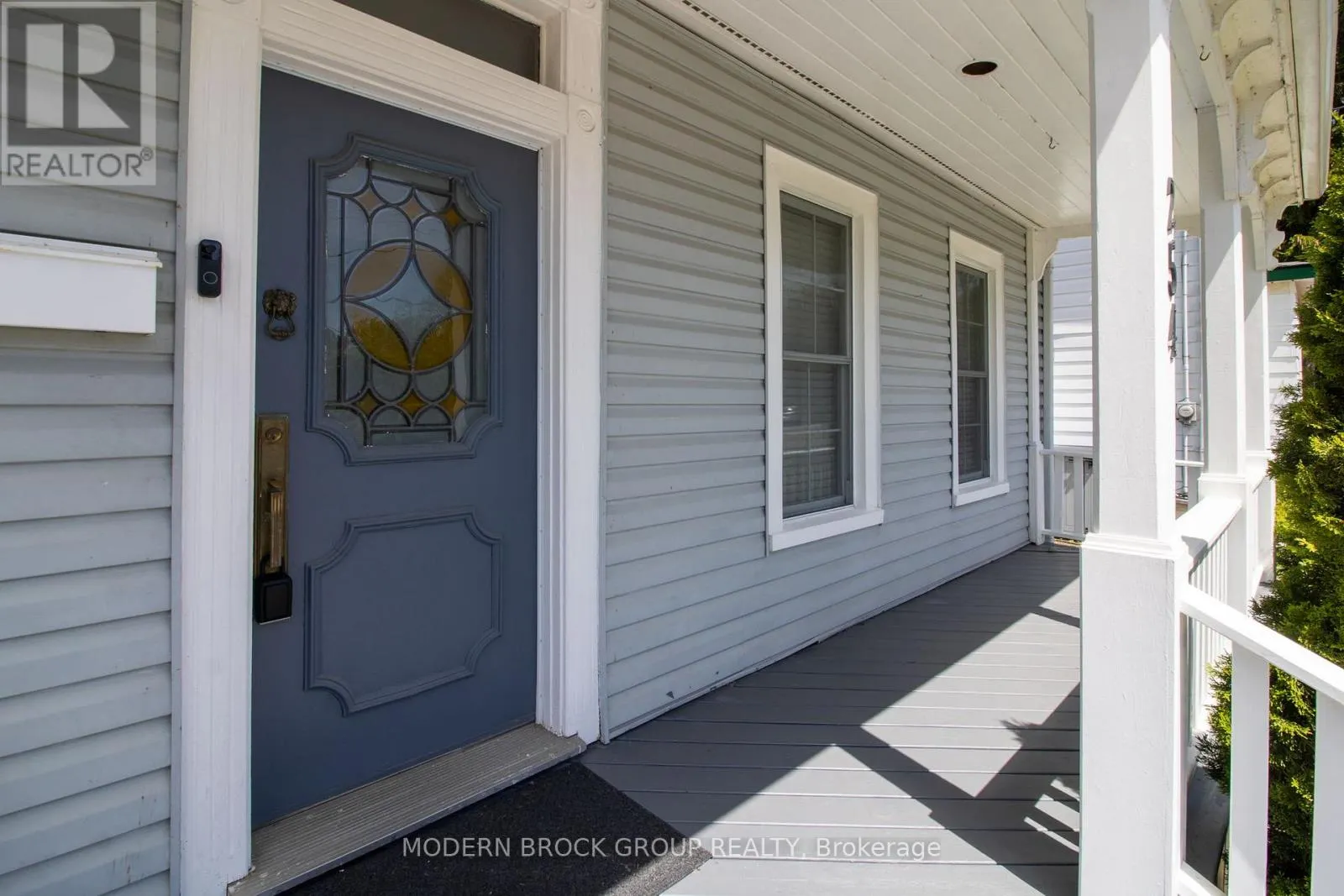 254 KING STREET E