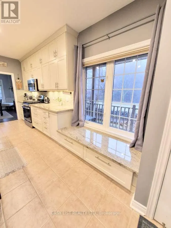 111 PARKVIEW LANE