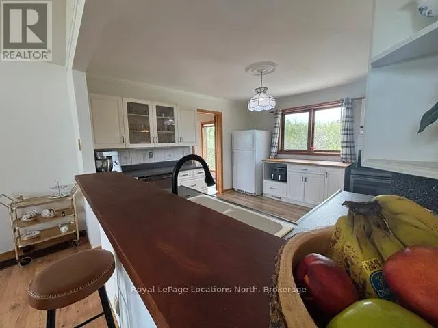 252 LAKESHORE ROAD N