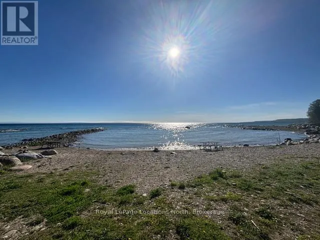 252 LAKESHORE ROAD N