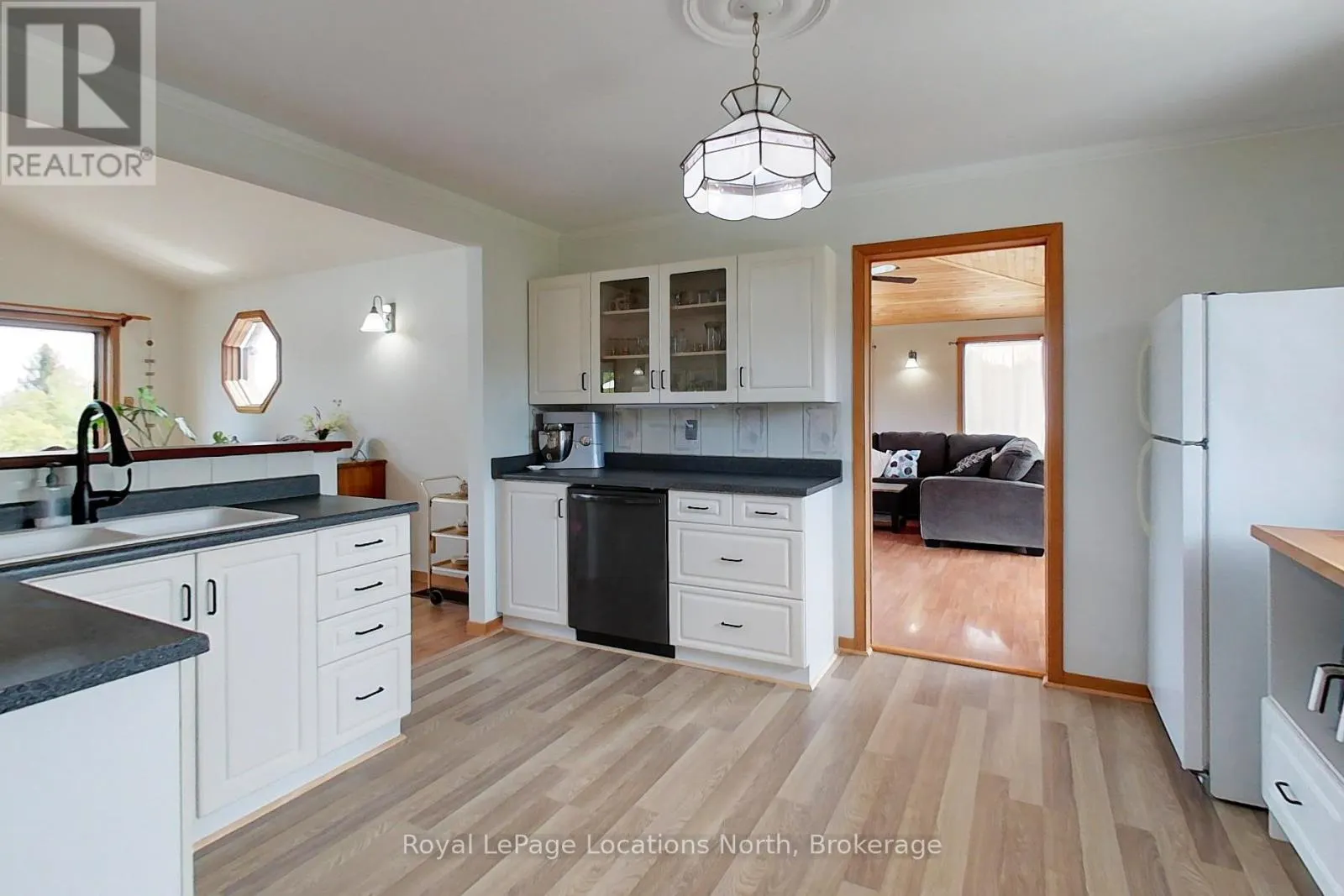 252 LAKESHORE ROAD N