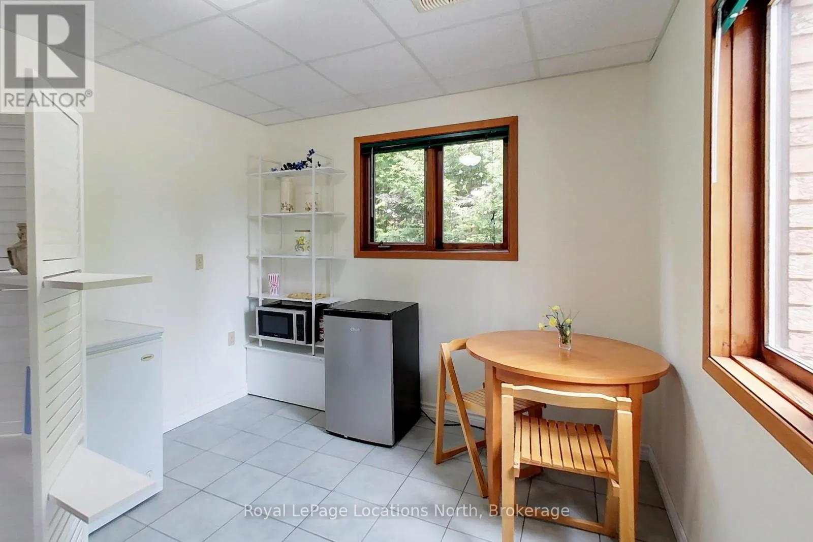 252 LAKESHORE ROAD N