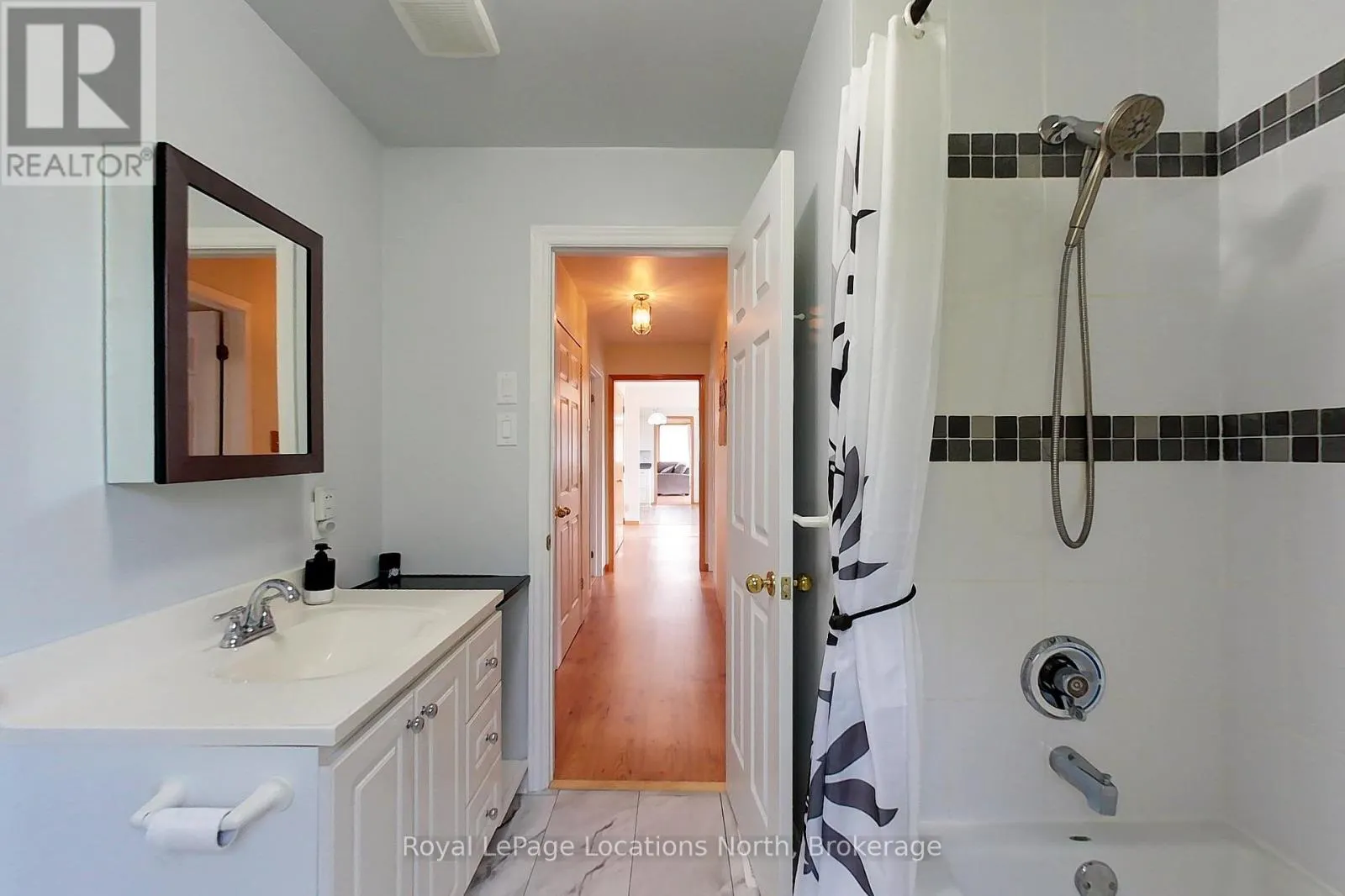 252 LAKESHORE ROAD N