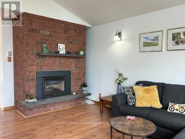 252 LAKESHORE ROAD N