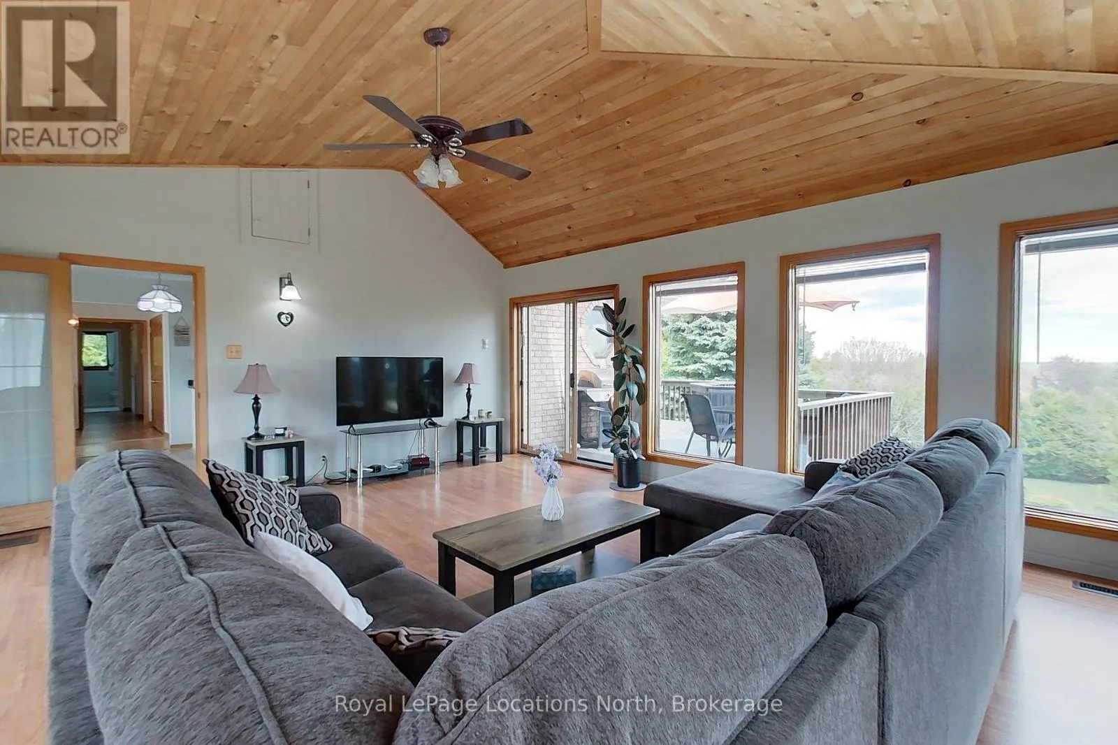 252 LAKESHORE ROAD N