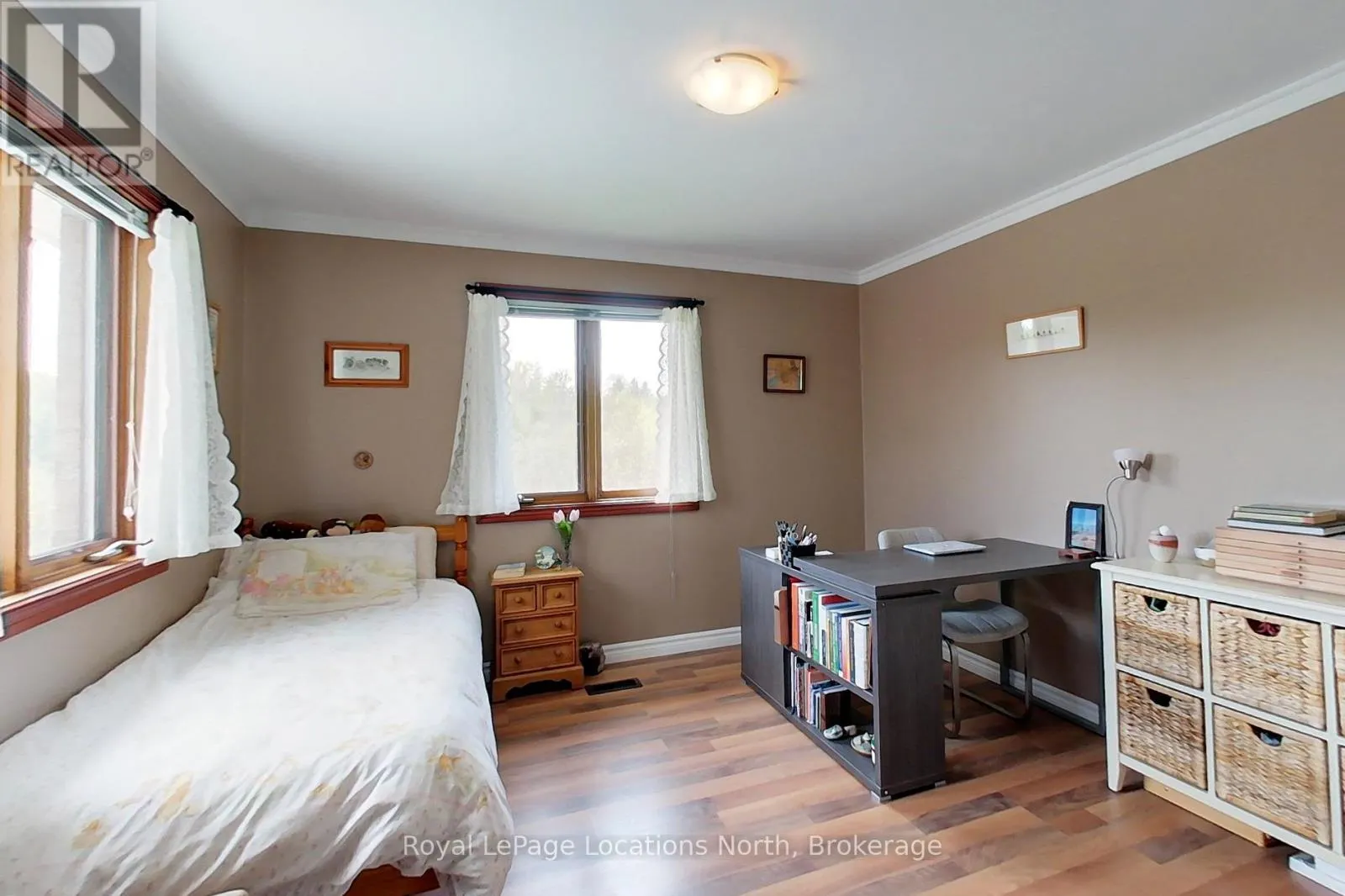 252 LAKESHORE ROAD N