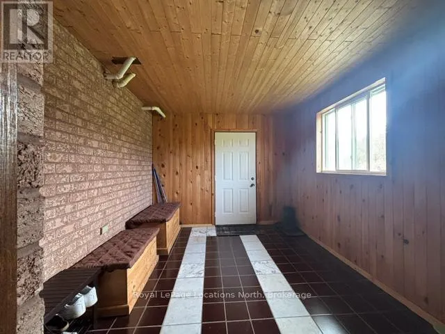 252 LAKESHORE ROAD N