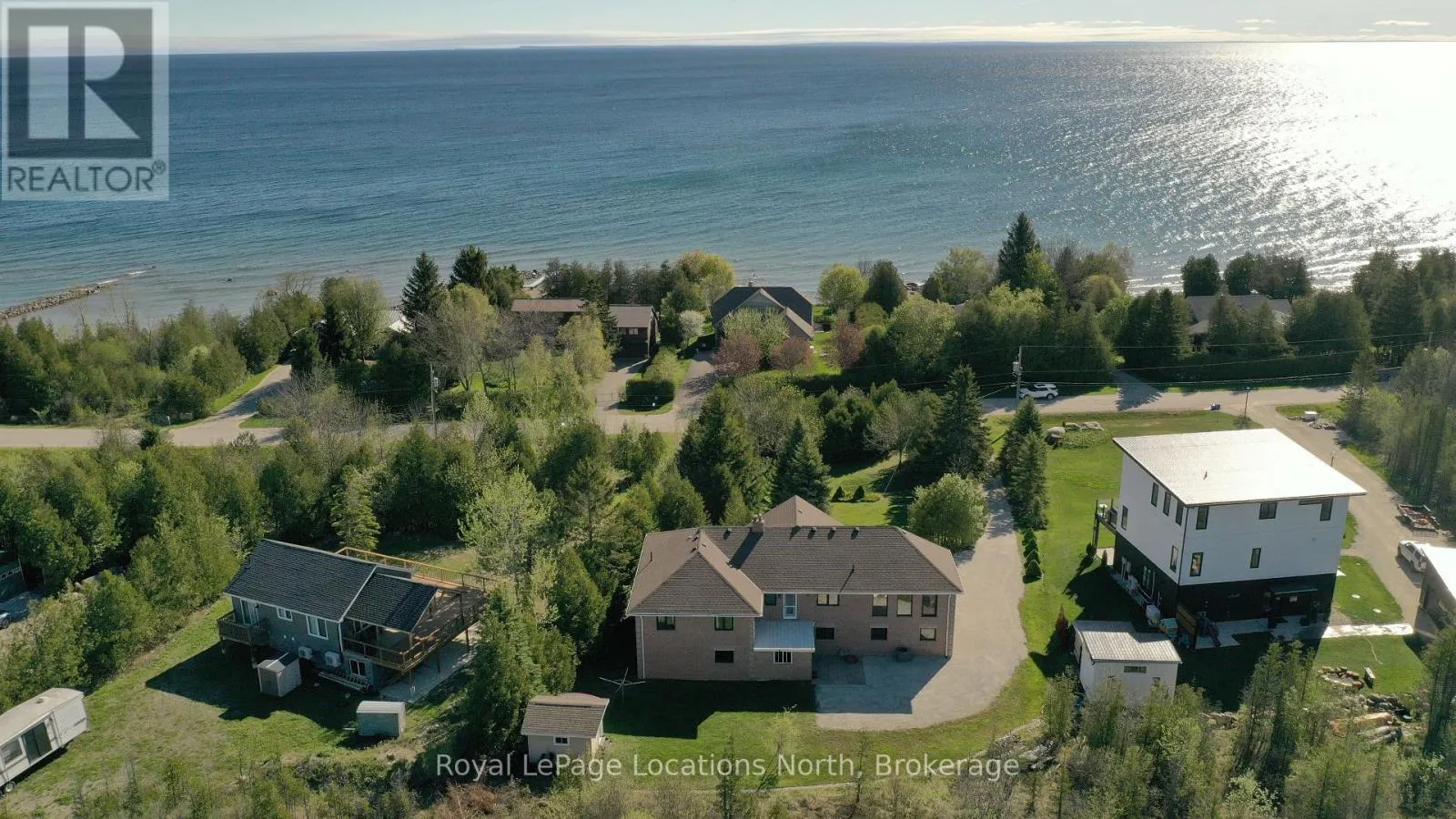 252 LAKESHORE ROAD N