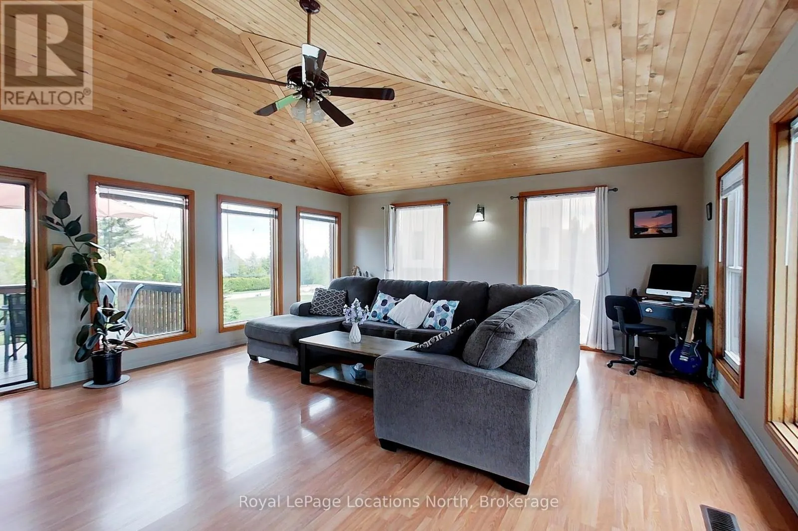 252 LAKESHORE ROAD N
