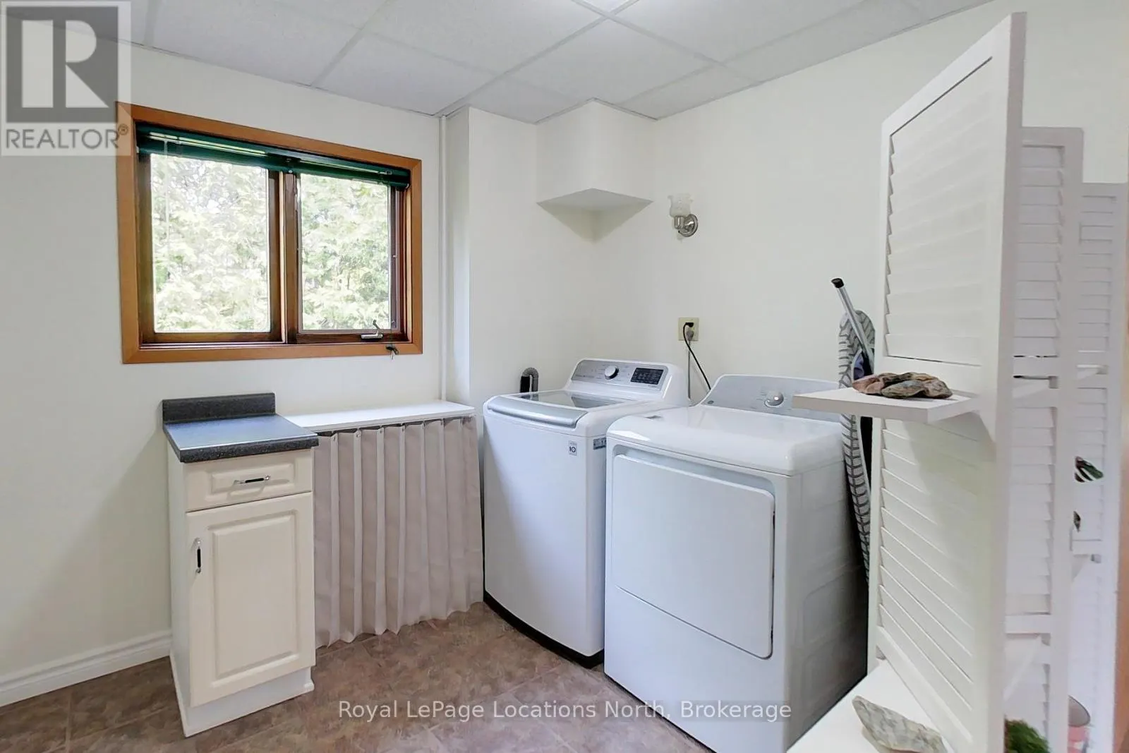 252 LAKESHORE ROAD N