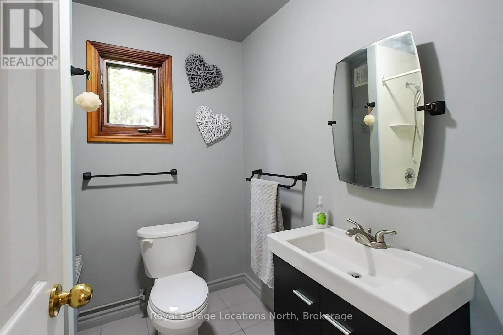 252 LAKESHORE ROAD N