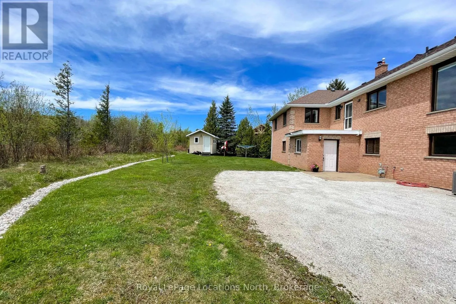 252 LAKESHORE ROAD N