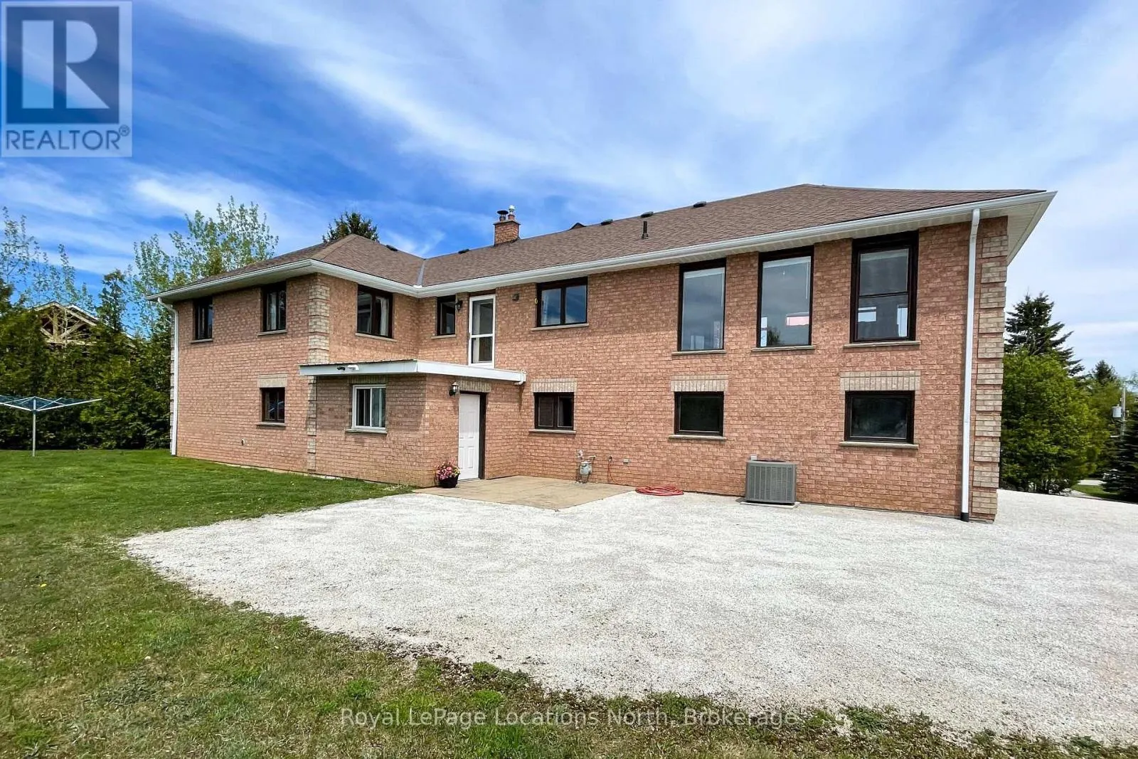252 LAKESHORE ROAD N