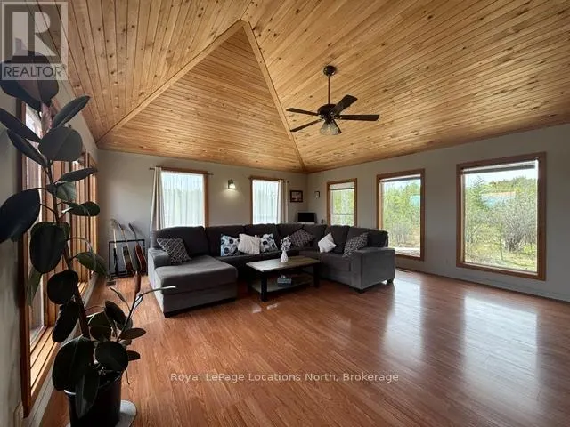 252 LAKESHORE ROAD N