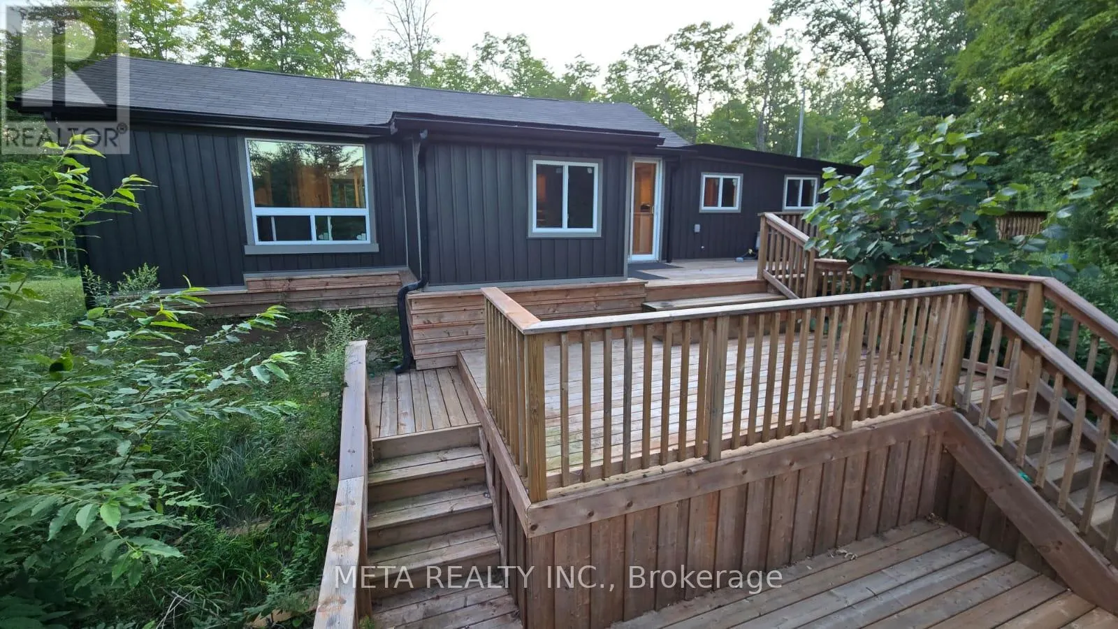 106 BOUNDARY LANE