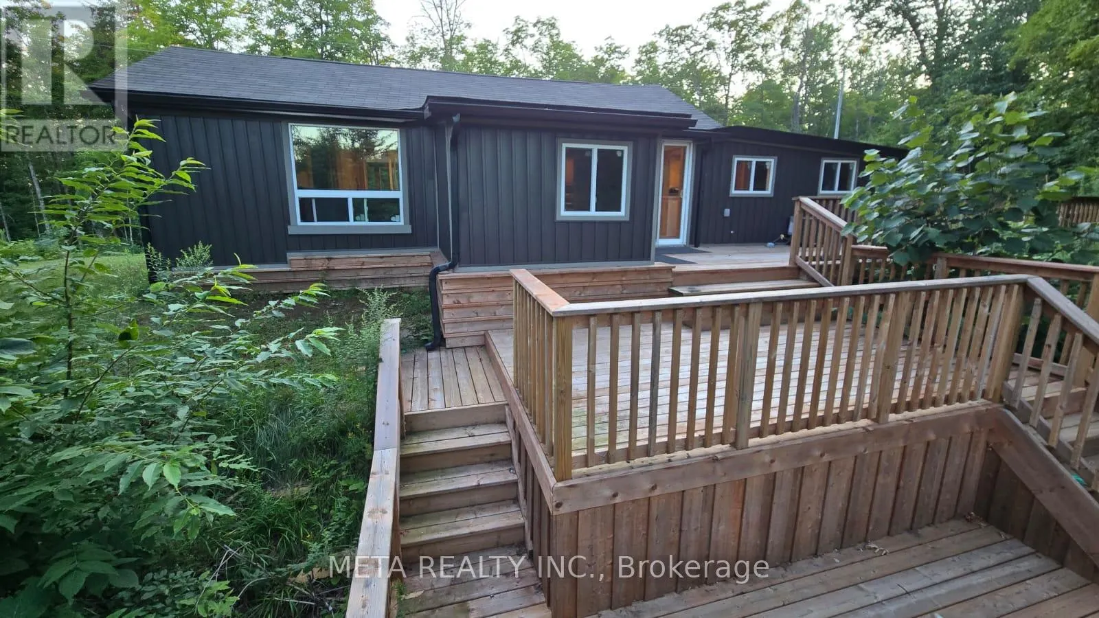 106 BOUNDARY LANE