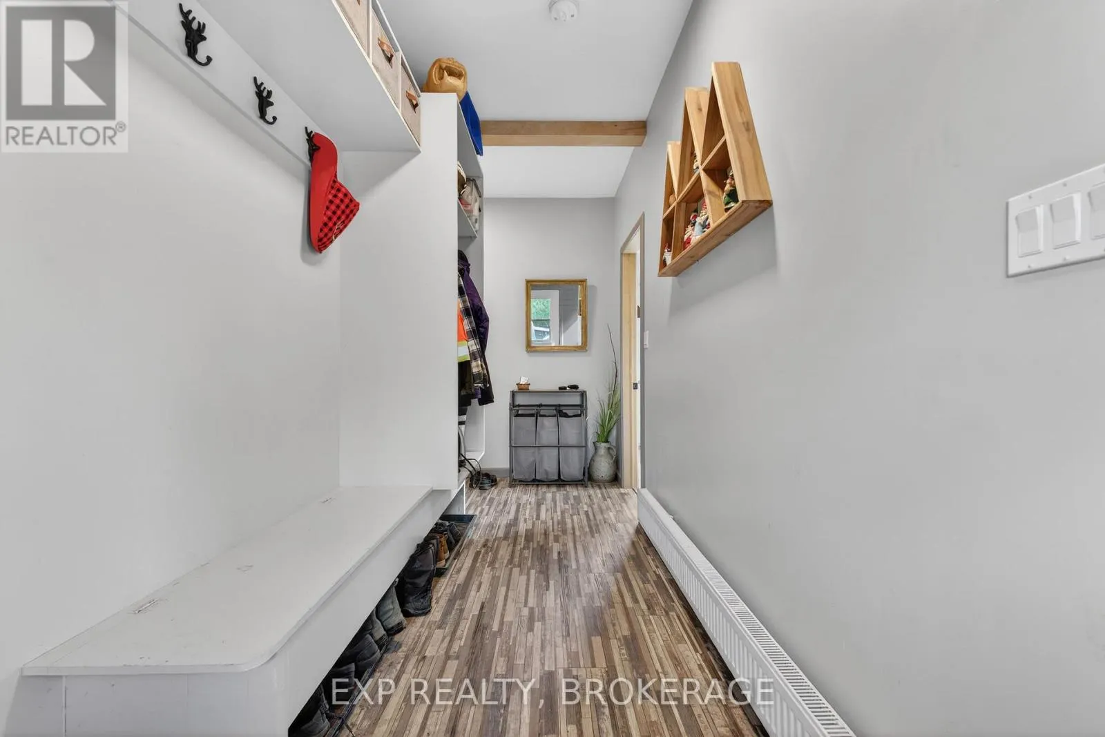 936 SHEFFIELD LANE