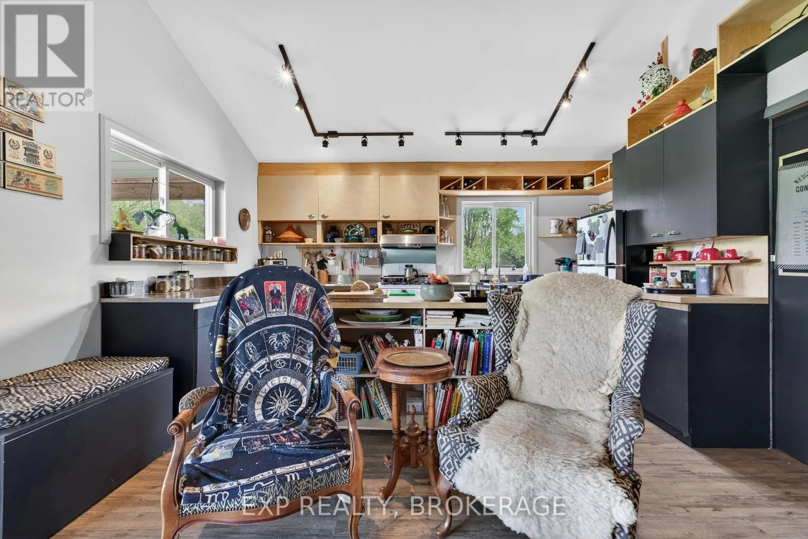 936 SHEFFIELD LANE