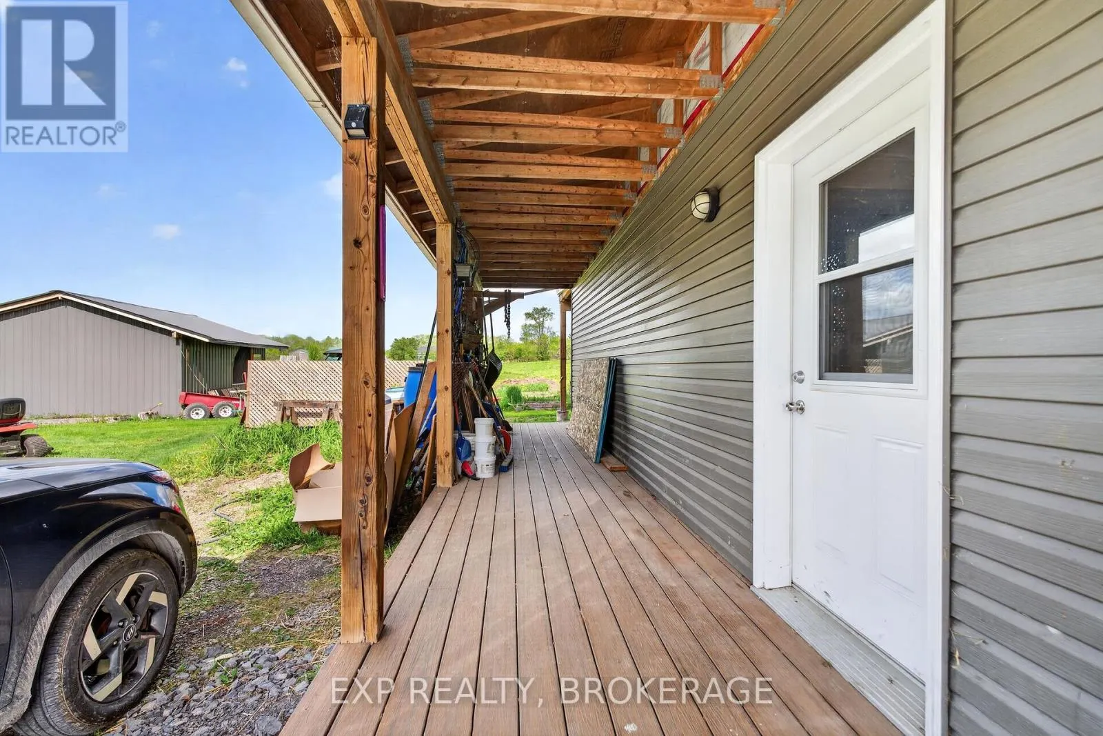 936 SHEFFIELD LANE
