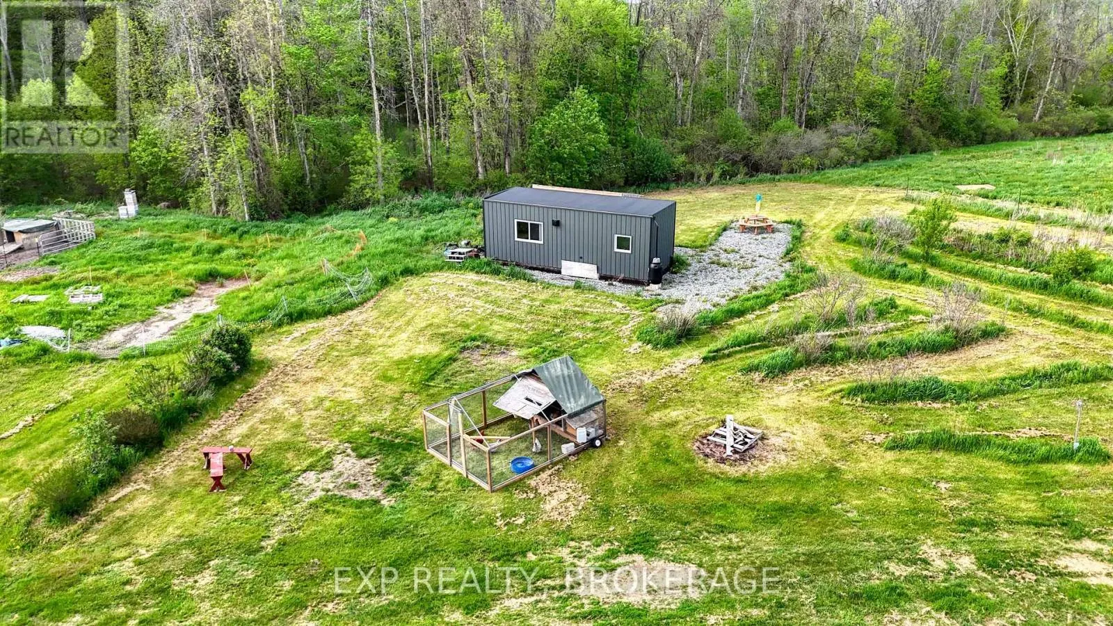 936 SHEFFIELD LANE