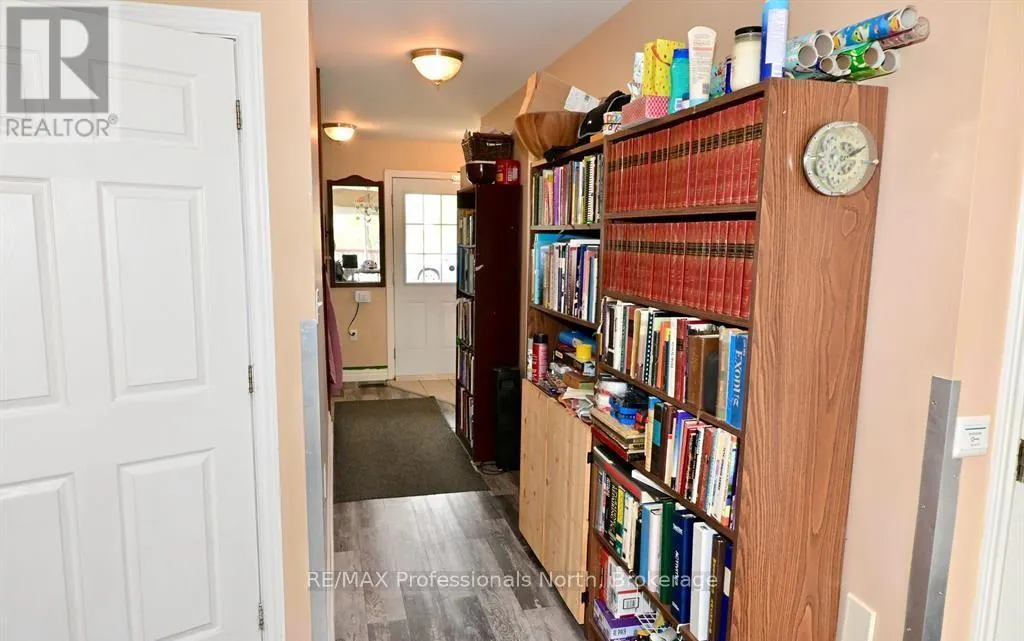 103 ST LAWRENCE STREET W
