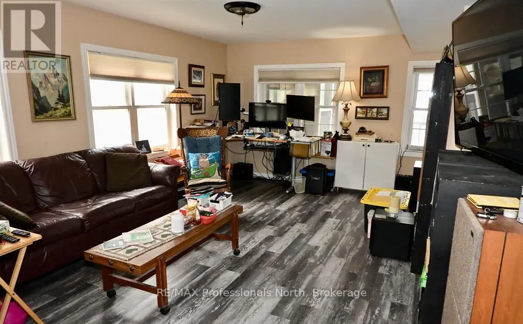 103 ST LAWRENCE STREET W