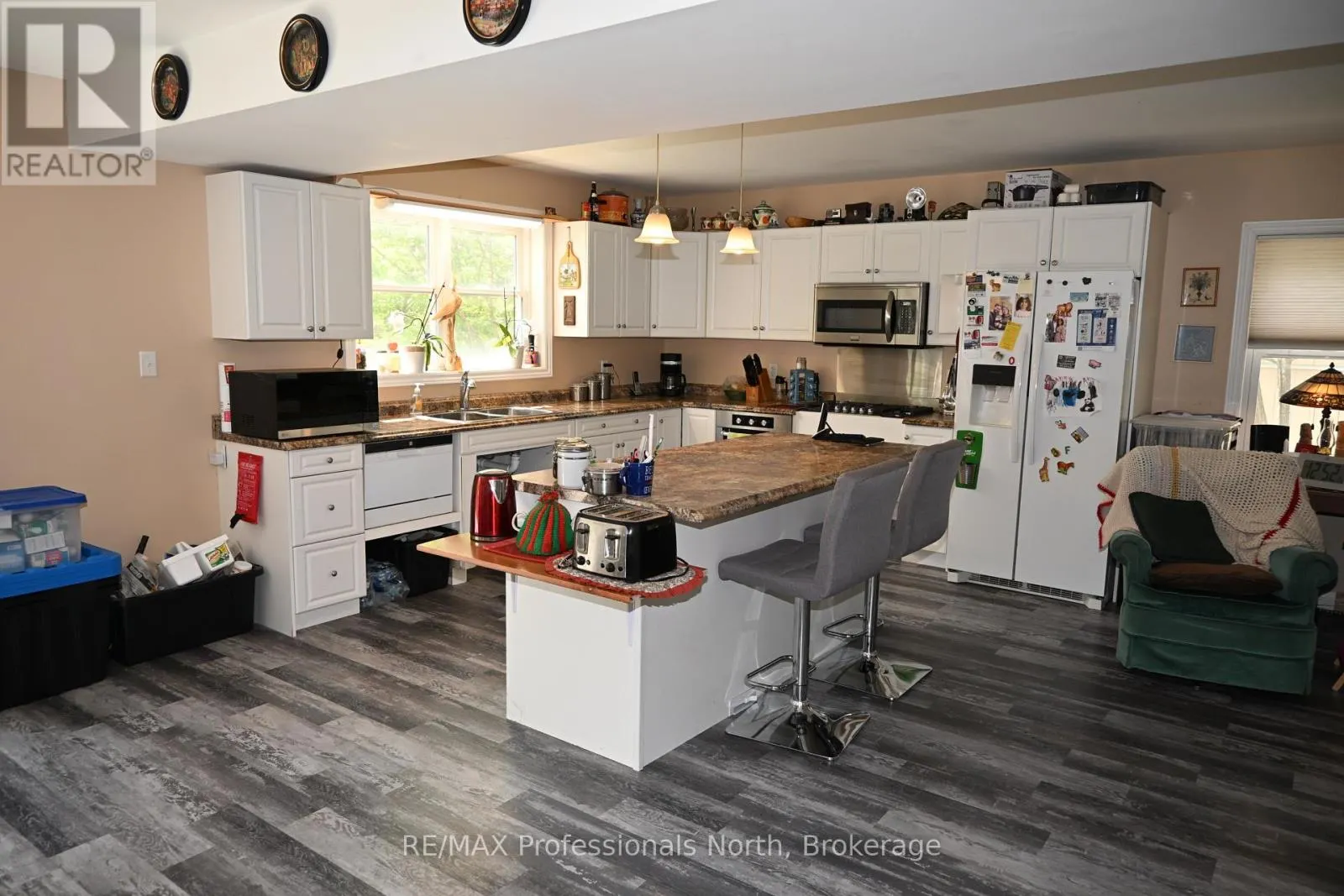 103 ST LAWRENCE STREET W