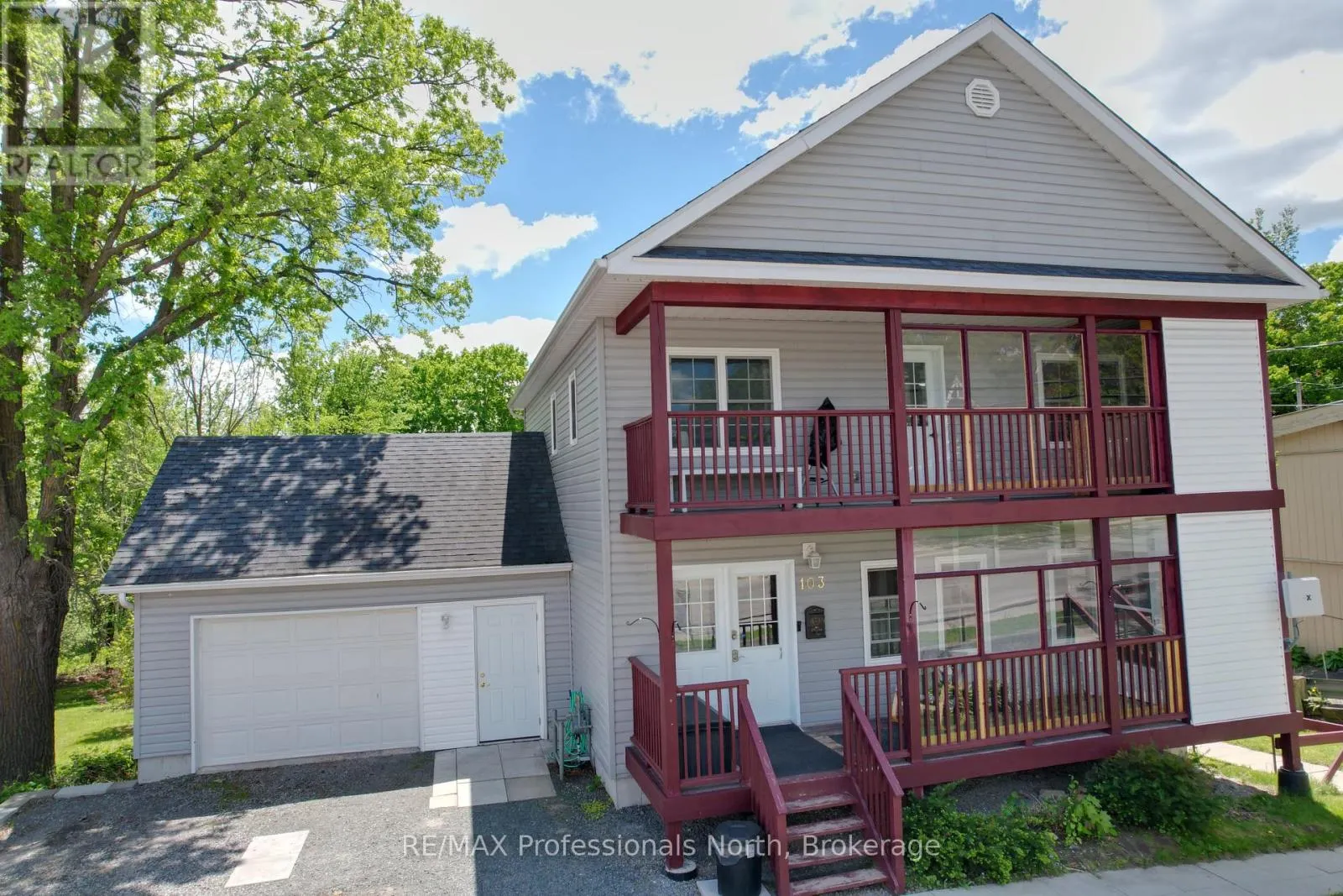 103 ST LAWRENCE STREET W