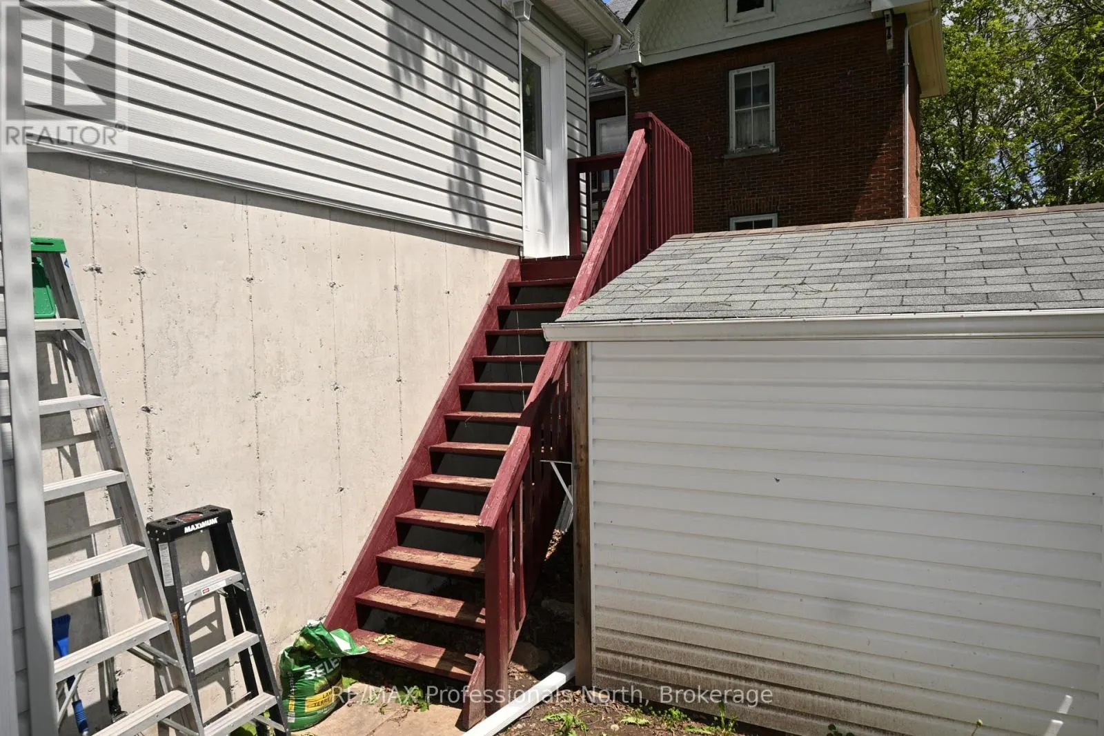 103 ST LAWRENCE STREET W
