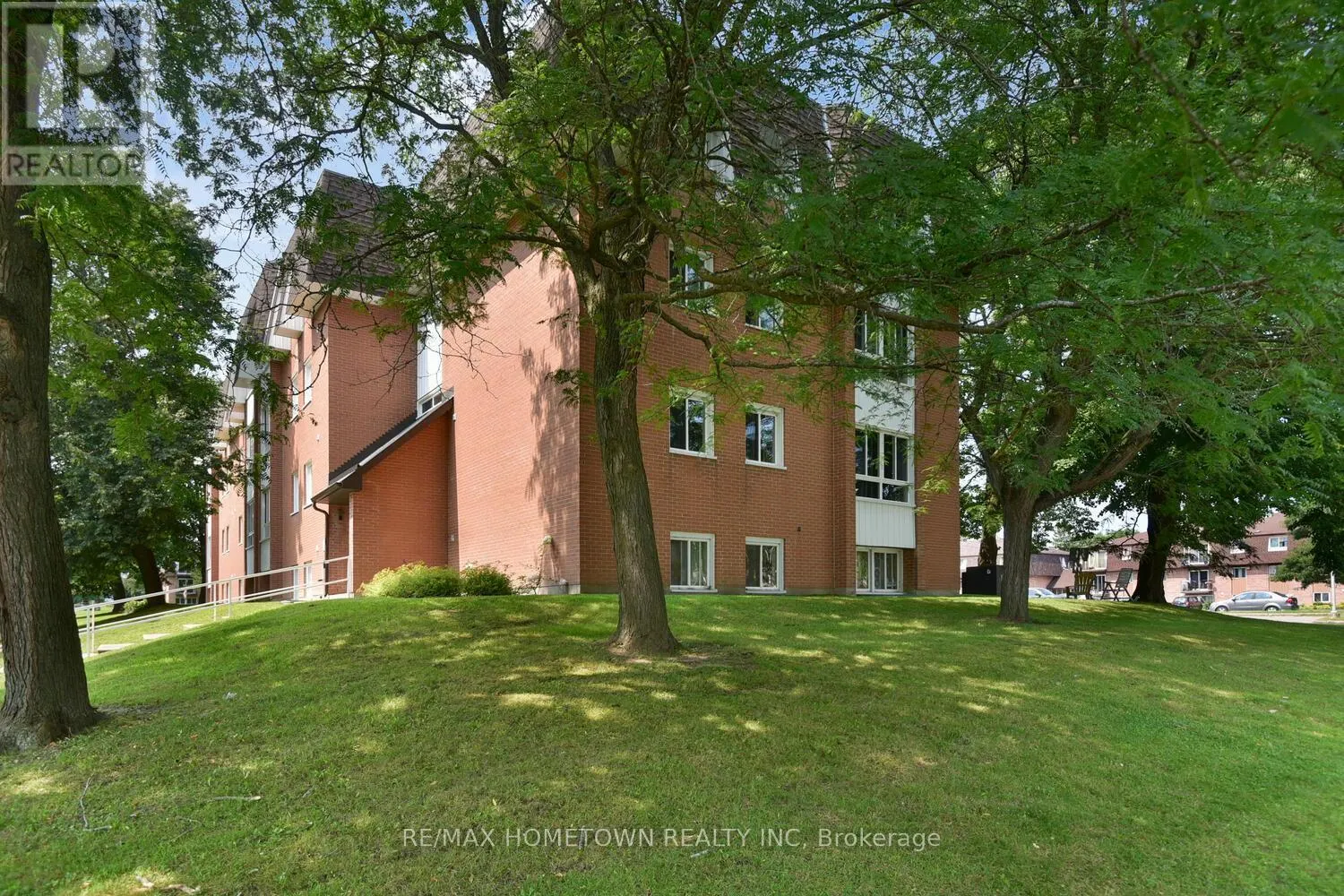 202 - 810 KYLE COURT