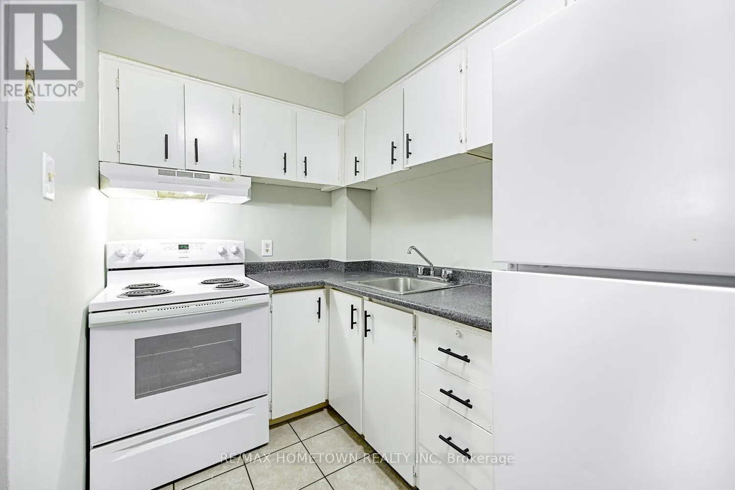 G11 - 815 KYLE COURT