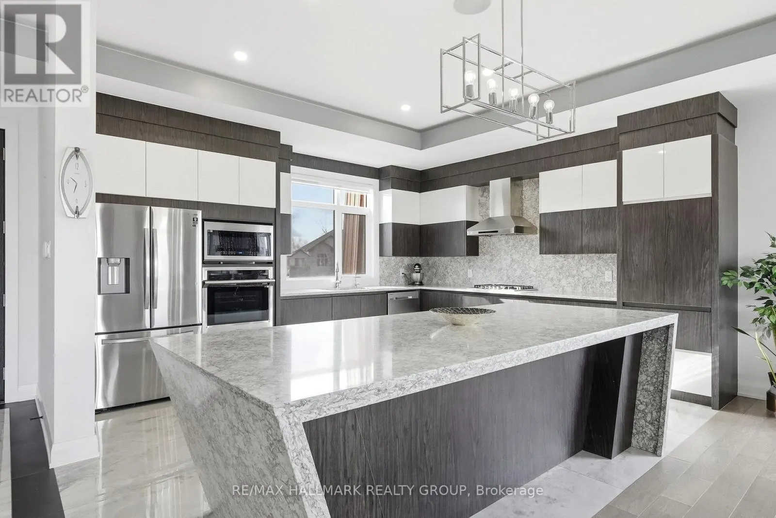 225 SUMMERVIEW TERRACE