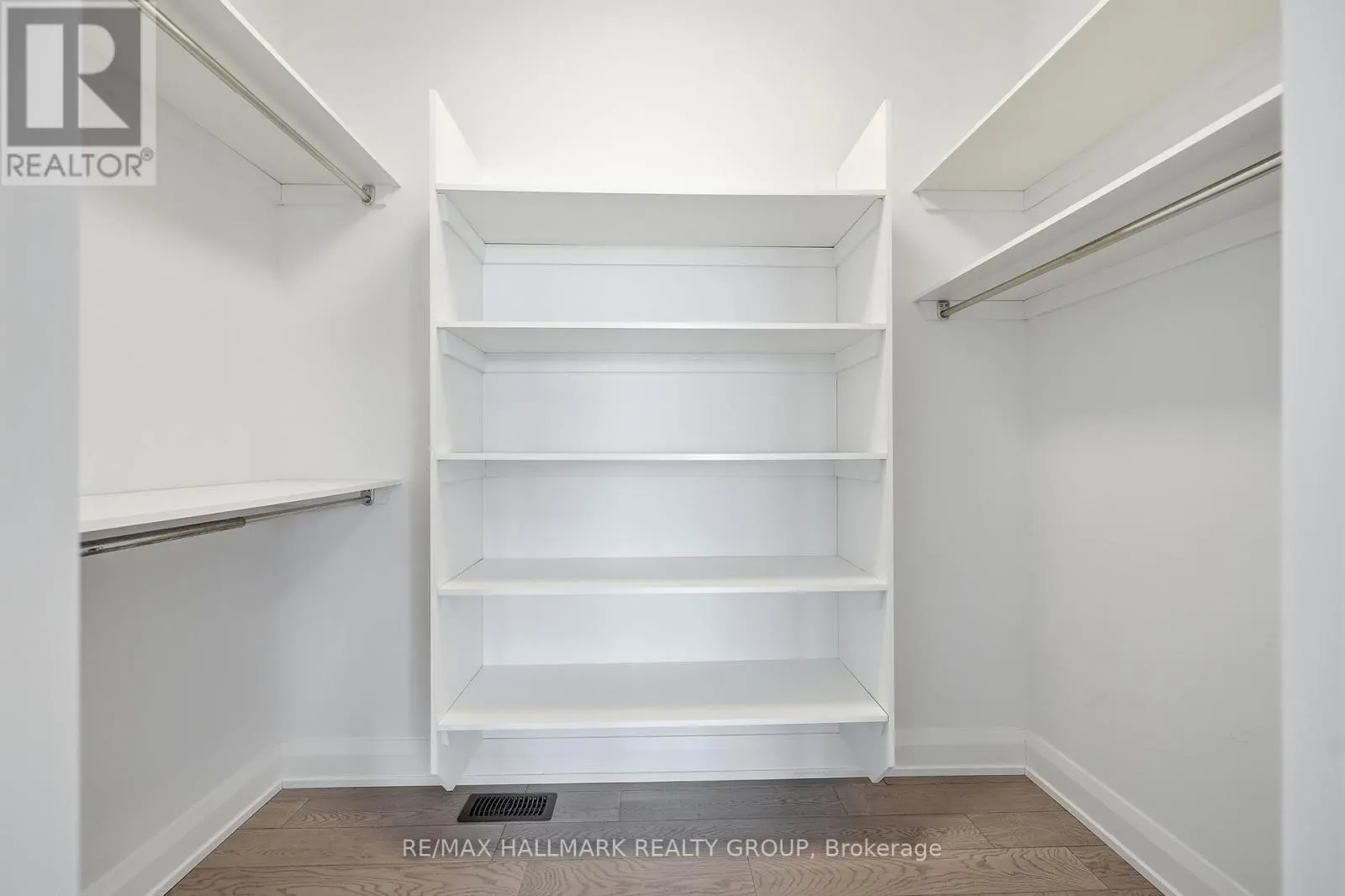 225 SUMMERVIEW TERRACE