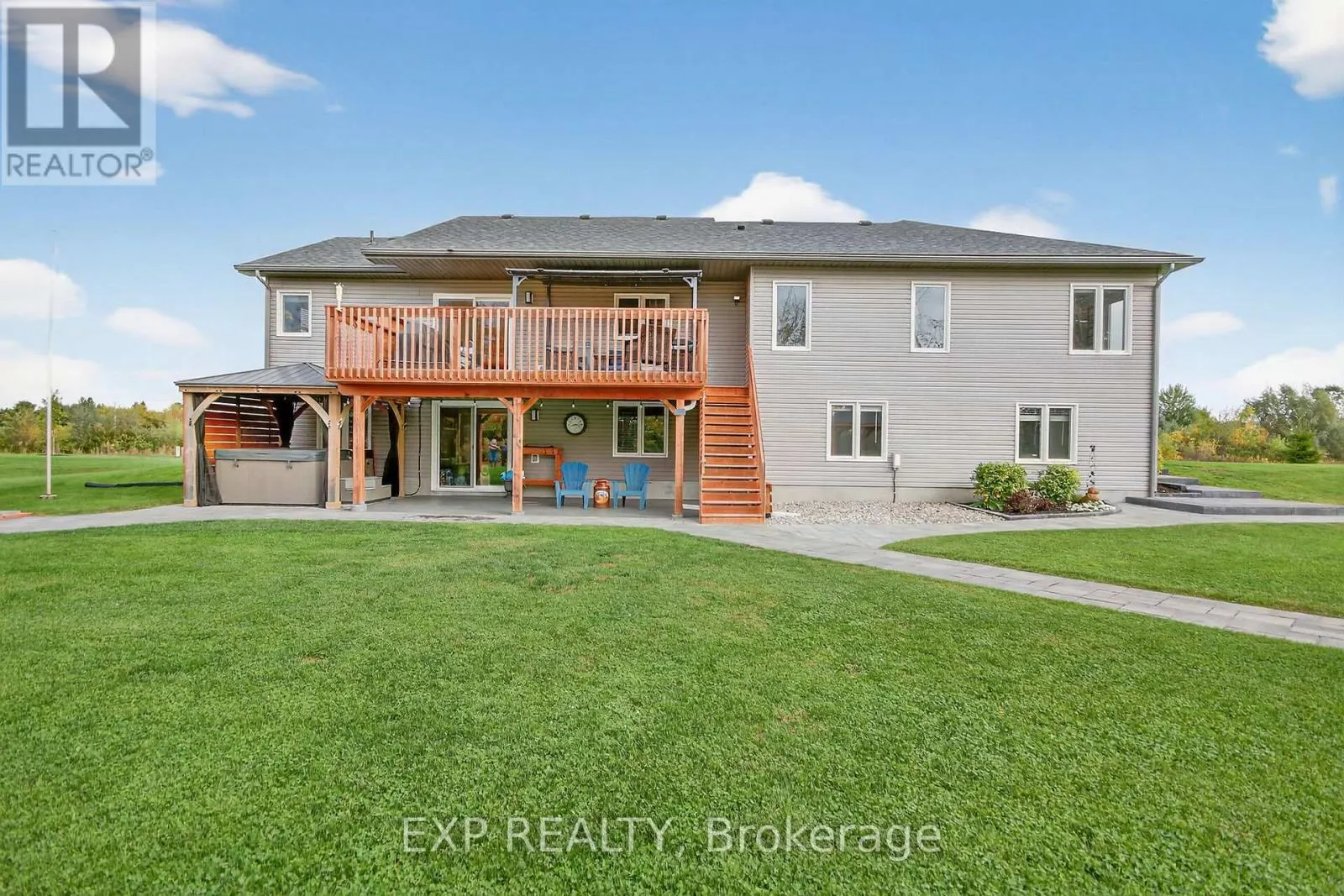 305 MOORE CRESCENT