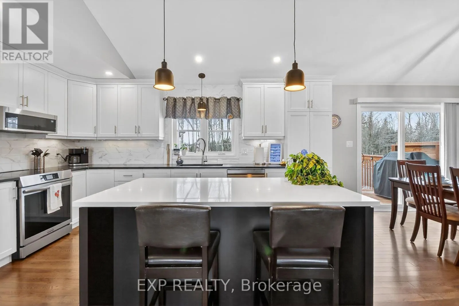 305 MOORE CRESCENT