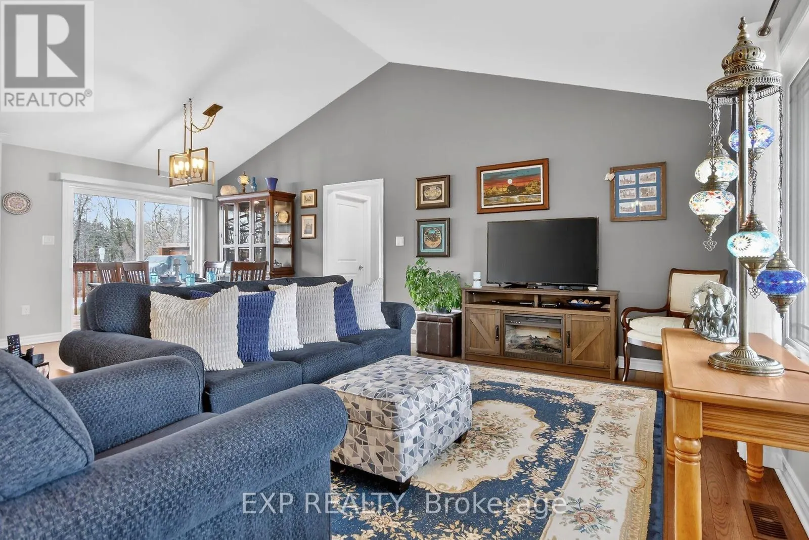 305 MOORE CRESCENT