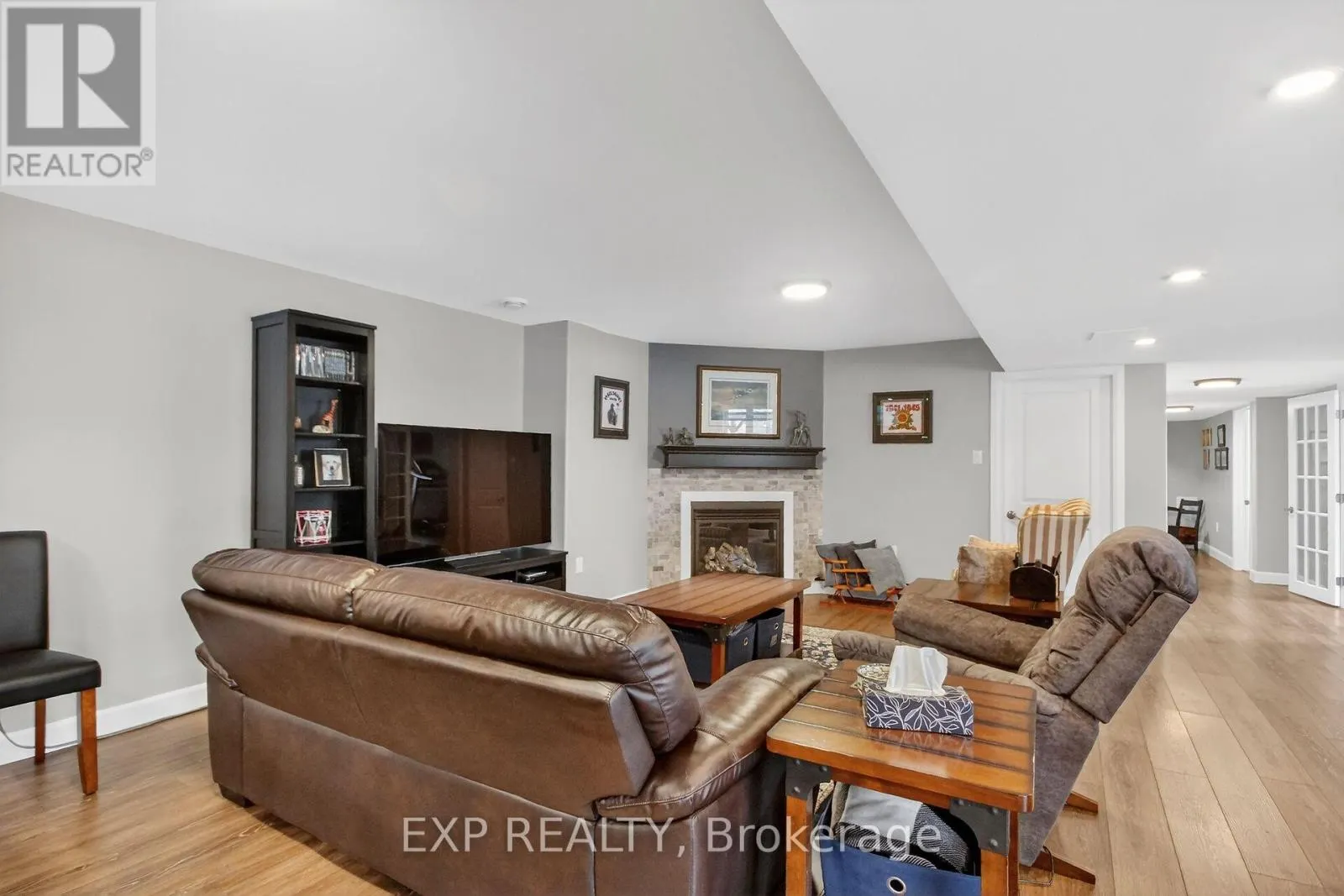 305 MOORE CRESCENT
