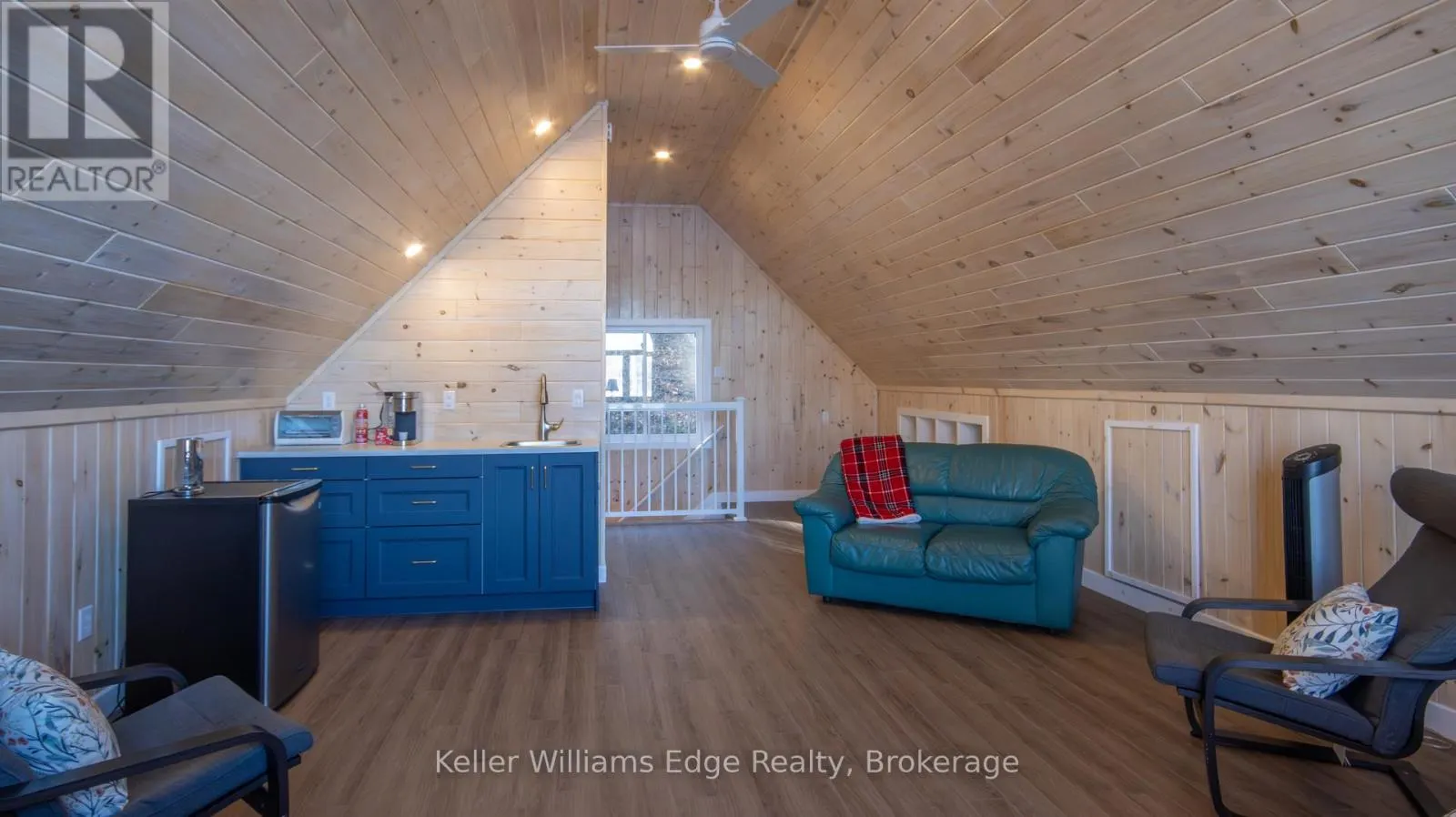 43 LAKESHORE DRIVE