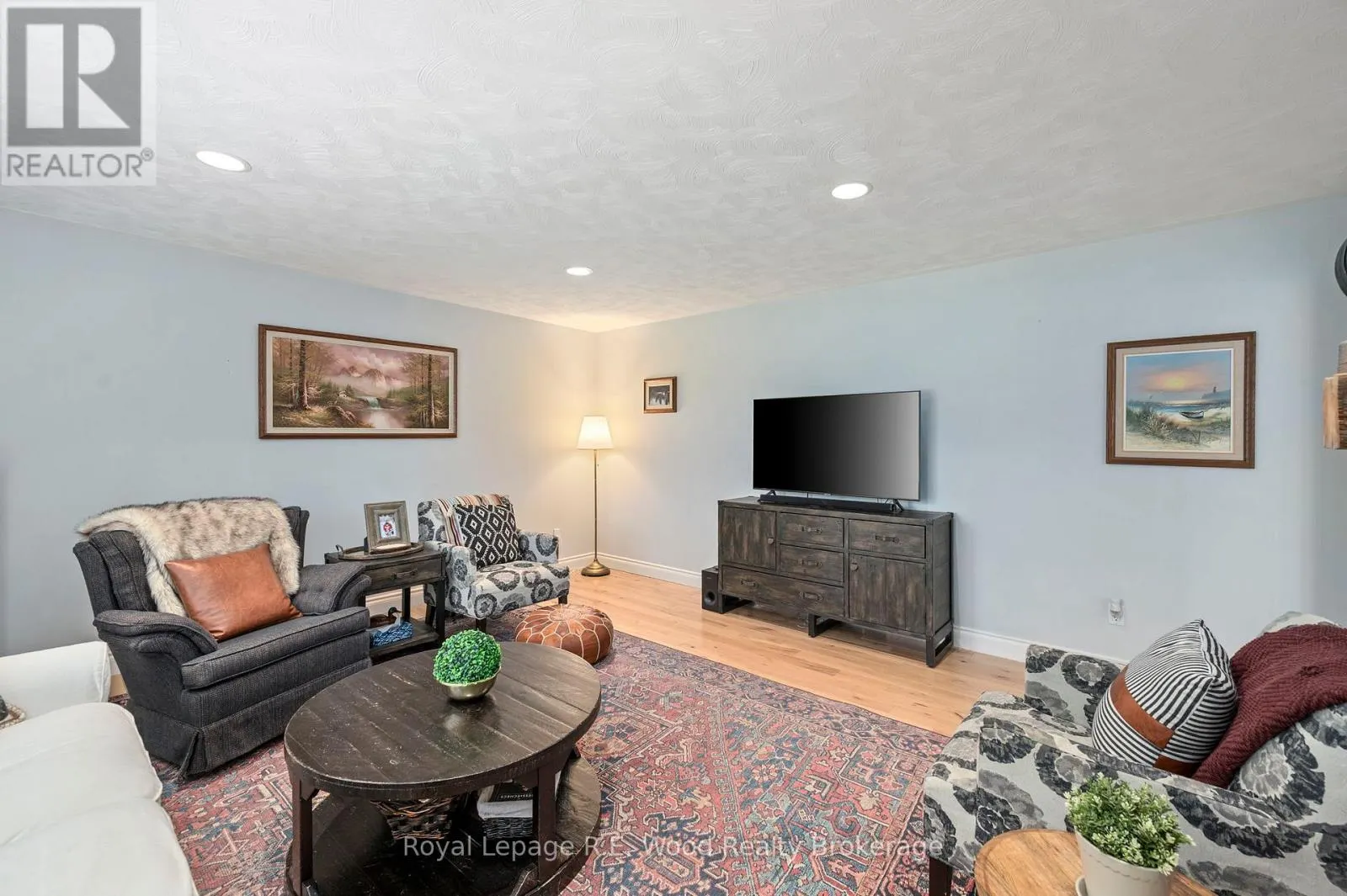 29 WOODSIDE DRIVE