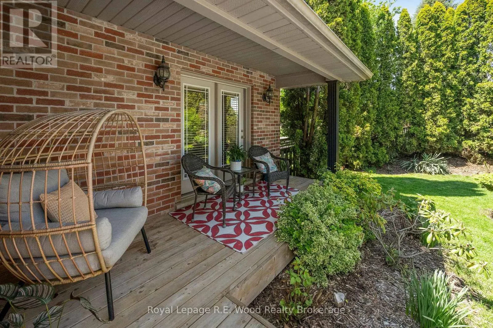 29 WOODSIDE DRIVE