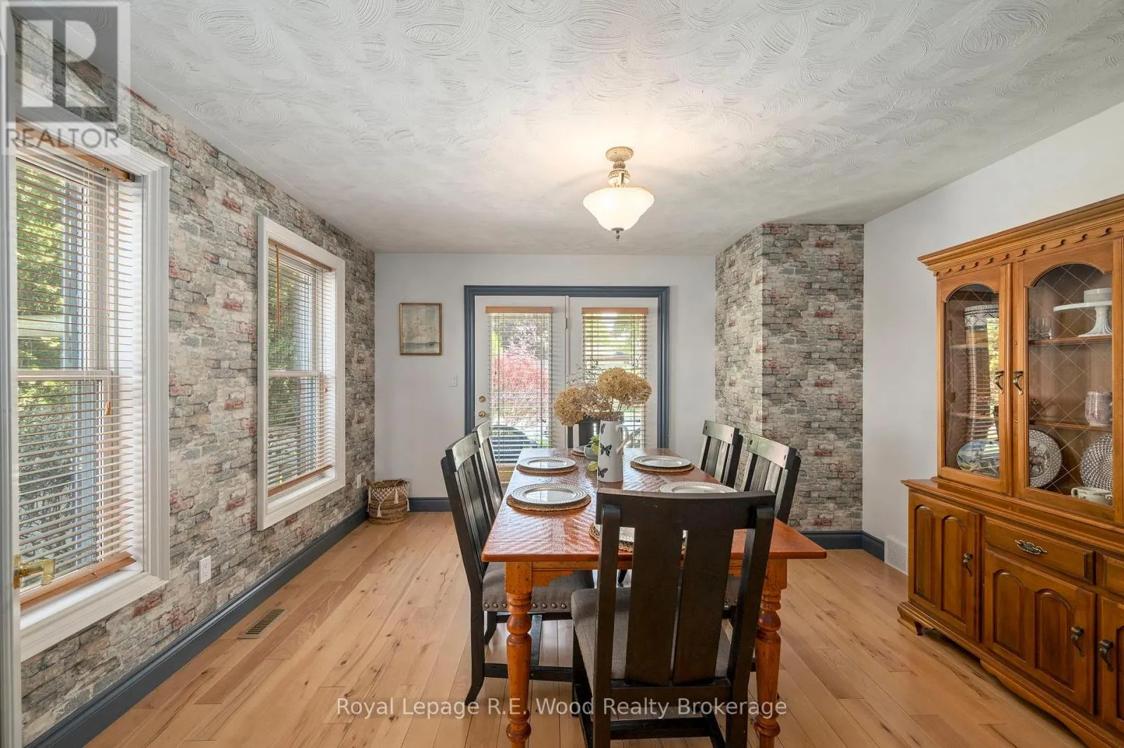 29 WOODSIDE DRIVE