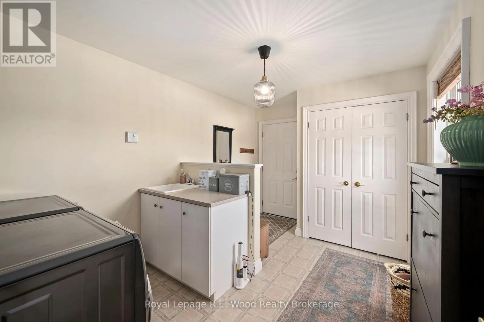 29 WOODSIDE DRIVE