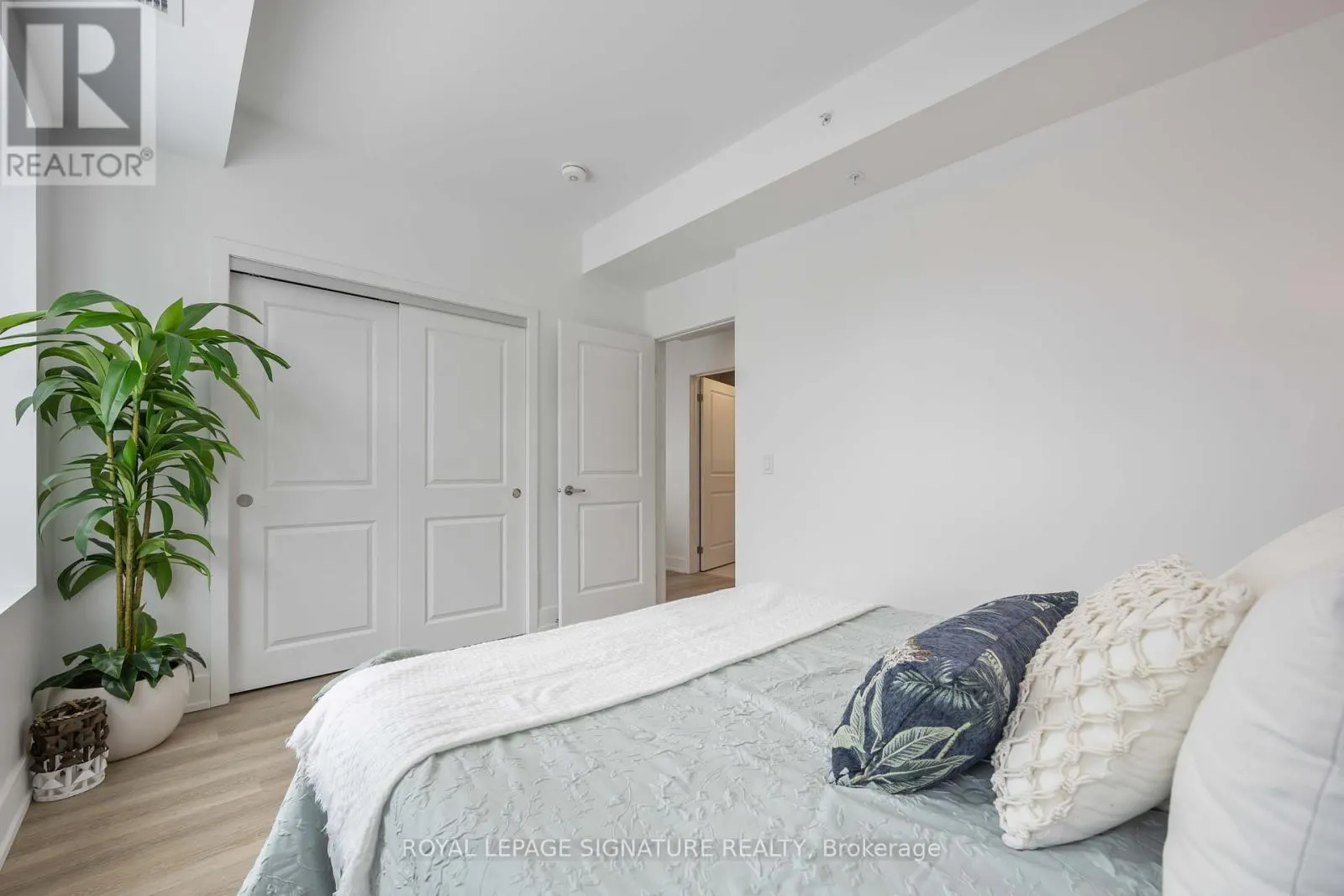 303 - 19B WEST STREET N